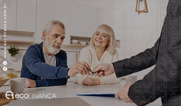 CONHECENDO OS PROVENTOS; SAIBA DO QUE SE TRATA. Acompanhe aqui o que são os proventos, saiba do que se trata e para que serve! O mercado de investimentos é dividido em várias partes e é importante conhecer cada uma delas! Vem compreender com a gente! Conhecendo os proventos; saiba do que se trata. Fonte: Google Os proventos são uma das partes que formam o mercado de investimentos e também é uma das partes que as pessoas menos conhece. Só quem de fato é beneficiado por esse setor que pode ter conhecimento do assunto. Mas não se preocupe, criamos esse artigo justamente para ajudar as pessoas a esclarecerem as dúvidas sobre os assuntos que estamos tratando aqui! Como estamos falando de investimento, todo investimento apresenta um lucro. Porém, nem sempre esse investimentos apresentam o lucro desejado ou o lucro que o próprio cálculo informava. Mas seria apenas o método de investimento o único dentro desse mercado capaz de dar dinheiro aos seus investidores? A renda variável é um dos exemplos que afirmam que ganhar dinheiro não depende apenas dos investimentos. Anúncios Os proventos também é uma dessas possíveis formas! Muitos investidores já consideram isso no momento de investi. Logo, as empresas que apresentam uma certa distribuição de proventos acaba saindo na frente e ganham mais investidores! Alguns estudos já confirmam que os investimentos que acontecem nessas empresas tendem a ser mais firmes e constantes! Isso faz com que o investidor tenha mais segurança em relação ao seu investimento! Afinal, segurança dentro desse mercado é o que todo os investidores procuram! Perder dinheiro é uma situação que ninguém quer enfrentar! Portanto, aqui nesse artigo você terá a oportunidade de conhecer mais um método de ganhar dinheiro dentro dos investimentos, sem ser investindo diretamente! Mas para começar a pensar nos proventos da empresa que você começará a investir, é bom conhecer o assunto bem detalhadamente e aí sim partir para o investimento! PROVENTOS, O QUE SÃO? De uma forma bem direta e com uma linguagem bem simples, os proventos são um tipo de benefício que as empresas oferecem aos investidores de suas ações. É como se a empresa remunerasse cada investidor por justamente estar investindo nas suas ações. Sendo assim, os sócios da empresa também ganham dinheiro por praticamente fazer parte dela! Dentro da Bolsa de valores é possível encontrar empresas que oferecem proventos. Sim, na Bolsa são as empresas de capital aberto que oferecem os benefícios. Portanto se você é investidor da Bolsa de Valores e tem ações de capital aberto, em qualquer momento você poderá receber os proventos referente as suas ações! Esse acontecimento muitas vezes nem chega aos ouvidos de outros investidores principalmente dos mais novos. Esses acreditam que podem ganhar dinheiro apenas com a valorização de ações! Muitos dos acionistas que recebem esses proventos, aproveitam o dinheiro para continuar investindo dentro da Bolsa! Contudo, é possível que esses acionistas mesmo sendo parte de uma mesma empresa, podem acabar recebendo valores diferentes em seus proventos! COMO RECEBER O PROVENTO? Os acionistas que formam esse grupo são os que possuem ações preferenciais daquela determinada empresa. Por outro lado tem o grupo que forma as ações ordinárias e esses tem direito a voto nas decisões da empresa. Vejamos então que os dois tipos apresentam vantagens diferentes de proventos! Anúncios Trabalhar é uma atividade que todas as pessoas precisam fazer, mas receber o seu salário na data certinha é o desejo de todo trabalhador! Aqui na Bolsa também, todos os acionistas que podem ganhar o seu provento desejam que o pagamento aconteça corretamente de acordo com as condições da empresa. Mas como faz para receber esse valor? Primeiro que não existe uma regra única de calendário para realizar o pagamento! Uma certa empresa pode até ter uma tempo previsto para o pagamento, haja vista que os dividendos precisam de um tempo mais certo para que sejam calculados e recolhidos! PROVENTOS; PAGAMENTOS Conhecendo os proventos; saiba do que se trata. Fonte: Google Mas mesmo assim não existem datas fixas para esse pagamento! As empresas ainda possuem a possibilidade de realizar o pagamento dos dividendos mensalmente trimestralmente ou semestralmente! Sendo assim, a maioria da empresas utilizam outros meios para informar sobre o pagamento! Algumas realizam a divulgação de um documento tratando do assunto ou até mesmo vemos muitas que utilizam as próprias redes sociais para divulgar a data de pagamento! Portanto, é de extrema importância que o próprio acionista fique atento a todos esses canais para que não perca o pagamento do seu provento. Perdendo esse benefício, é possível que só consiga receber apenas o próximo! Fique atendo a data de declaração, essa é a data que marca o momento em que a empresa faz o anúncio e a partir daí o cálculo do tempo para o pagamento! É nessa exclusiva data que os pagamentos acontecem! Recebe os proventos no dia do “ex-dividendos”, esse dia é considerado o dia dos pagamentos que foram anunciados. MAIS INFORMAÇÕES SOBRE OS PAGAMENTOS Logo, quem tem as ações antes desse dia podem muito bem receber o seu provento. Caso um acionista resolve comprar uma ação depois desse dia, fica impossível dele receber esse dinheiro que representa o provento. Para realizar o pagamento, no dia anunciado a empresa libera o valor e cai diretamente na conta dos seus acionistas. Feito isso está pago o provento e fica a critério de próprio acionista fazer o que quiser com o dinheiro. Ele pode muito bem tirar o dinheiro da conta e usar normalmente, quanto pegar esse dinheiro e usar para realizar mais investimentos! Hoje, sai mais vantajoso investir em ações de empresas que oferecem esse tipo de serviço. Além de conseguir dinheiro através de ações, podem muito bem ter um certo lucro apenas fazendo parte daquela empresa e recebendo dinheiro por isso! Pense bem antes de começar a investir, não desperdice o seu dinheiro com ações que não apresentam nenhum tipo de vantagem! Tudo que diz respeito a investimentos e finanças é preciso muito planejam ente e cuidado para não tornar um grande problema. Anúncios Gostou do nosso artigo? Aproveita e compartilha o artigo em suas redes sociais, com os seus amigos e familiares. Mas não esqueça de retornar ao blog e aproveitar outros conteúdos. Nosso blog existe para te informar e ajudar você a mudar sua vida financeira.
