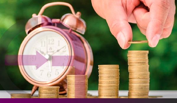 CONHECENDO OS PROVENTOS; SAIBA DO QUE SE TRATA. Acompanhe aqui o que são os proventos, saiba do que se trata e para que serve! O mercado de investimentos é dividido em várias partes e é importante conhecer cada uma delas! Vem compreender com a gente! Conhecendo os proventos; saiba do que se trata. Fonte: Google Os proventos são uma das partes que formam o mercado de investimentos e também é uma das partes que as pessoas menos conhece. Só quem de fato é beneficiado por esse setor que pode ter conhecimento do assunto. Mas não se preocupe, criamos esse artigo justamente para ajudar as pessoas a esclarecerem as dúvidas sobre os assuntos que estamos tratando aqui! Como estamos falando de investimento, todo investimento apresenta um lucro. Porém, nem sempre esse investimentos apresentam o lucro desejado ou o lucro que o próprio cálculo informava. Mas seria apenas o método de investimento o único dentro desse mercado capaz de dar dinheiro aos seus investidores? A renda variável é um dos exemplos que afirmam que ganhar dinheiro não depende apenas dos investimentos. Anúncios Os proventos também é uma dessas possíveis formas! Muitos investidores já consideram isso no momento de investi. Logo, as empresas que apresentam uma certa distribuição de proventos acaba saindo na frente e ganham mais investidores! Alguns estudos já confirmam que os investimentos que acontecem nessas empresas tendem a ser mais firmes e constantes! Isso faz com que o investidor tenha mais segurança em relação ao seu investimento! Afinal, segurança dentro desse mercado é o que todo os investidores procuram! Perder dinheiro é uma situação que ninguém quer enfrentar! Portanto, aqui nesse artigo você terá a oportunidade de conhecer mais um método de ganhar dinheiro dentro dos investimentos, sem ser investindo diretamente! Mas para começar a pensar nos proventos da empresa que você começará a investir, é bom conhecer o assunto bem detalhadamente e aí sim partir para o investimento! PROVENTOS, O QUE SÃO? De uma forma bem direta e com uma linguagem bem simples, os proventos são um tipo de benefício que as empresas oferecem aos investidores de suas ações. É como se a empresa remunerasse cada investidor por justamente estar investindo nas suas ações. Sendo assim, os sócios da empresa também ganham dinheiro por praticamente fazer parte dela! Dentro da Bolsa de valores é possível encontrar empresas que oferecem proventos. Sim, na Bolsa são as empresas de capital aberto que oferecem os benefícios. Portanto se você é investidor da Bolsa de Valores e tem ações de capital aberto, em qualquer momento você poderá receber os proventos referente as suas ações! Esse acontecimento muitas vezes nem chega aos ouvidos de outros investidores principalmente dos mais novos. Esses acreditam que podem ganhar dinheiro apenas com a valorização de ações! Muitos dos acionistas que recebem esses proventos, aproveitam o dinheiro para continuar investindo dentro da Bolsa! Contudo, é possível que esses acionistas mesmo sendo parte de uma mesma empresa, podem acabar recebendo valores diferentes em seus proventos! COMO RECEBER O PROVENTO? Os acionistas que formam esse grupo são os que possuem ações preferenciais daquela determinada empresa. Por outro lado tem o grupo que forma as ações ordinárias e esses tem direito a voto nas decisões da empresa. Vejamos então que os dois tipos apresentam vantagens diferentes de proventos! Anúncios Trabalhar é uma atividade que todas as pessoas precisam fazer, mas receber o seu salário na data certinha é o desejo de todo trabalhador! Aqui na Bolsa também, todos os acionistas que podem ganhar o seu provento desejam que o pagamento aconteça corretamente de acordo com as condições da empresa. Mas como faz para receber esse valor? Primeiro que não existe uma regra única de calendário para realizar o pagamento! Uma certa empresa pode até ter uma tempo previsto para o pagamento, haja vista que os dividendos precisam de um tempo mais certo para que sejam calculados e recolhidos! PROVENTOS; PAGAMENTOS Conhecendo os proventos; saiba do que se trata. Fonte: Google Mas mesmo assim não existem datas fixas para esse pagamento! As empresas ainda possuem a possibilidade de realizar o pagamento dos dividendos mensalmente trimestralmente ou semestralmente! Sendo assim, a maioria da empresas utilizam outros meios para informar sobre o pagamento! Algumas realizam a divulgação de um documento tratando do assunto ou até mesmo vemos muitas que utilizam as próprias redes sociais para divulgar a data de pagamento! Portanto, é de extrema importância que o próprio acionista fique atento a todos esses canais para que não perca o pagamento do seu provento. Perdendo esse benefício, é possível que só consiga receber apenas o próximo! Fique atendo a data de declaração, essa é a data que marca o momento em que a empresa faz o anúncio e a partir daí o cálculo do tempo para o pagamento! É nessa exclusiva data que os pagamentos acontecem! Recebe os proventos no dia do “ex-dividendos”, esse dia é considerado o dia dos pagamentos que foram anunciados. MAIS INFORMAÇÕES SOBRE OS PAGAMENTOS Logo, quem tem as ações antes desse dia podem muito bem receber o seu provento. Caso um acionista resolve comprar uma ação depois desse dia, fica impossível dele receber esse dinheiro que representa o provento. Para realizar o pagamento, no dia anunciado a empresa libera o valor e cai diretamente na conta dos seus acionistas. Feito isso está pago o provento e fica a critério de próprio acionista fazer o que quiser com o dinheiro. Ele pode muito bem tirar o dinheiro da conta e usar normalmente, quanto pegar esse dinheiro e usar para realizar mais investimentos! Hoje, sai mais vantajoso investir em ações de empresas que oferecem esse tipo de serviço. Além de conseguir dinheiro através de ações, podem muito bem ter um certo lucro apenas fazendo parte daquela empresa e recebendo dinheiro por isso! Pense bem antes de começar a investir, não desperdice o seu dinheiro com ações que não apresentam nenhum tipo de vantagem! Tudo que diz respeito a investimentos e finanças é preciso muito planejam ente e cuidado para não tornar um grande problema. Anúncios Gostou do nosso artigo? Aproveita e compartilha o artigo em suas redes sociais, com os seus amigos e familiares. Mas não esqueça de retornar ao blog e aproveitar outros conteúdos. Nosso blog existe para te informar e ajudar você a mudar sua vida financeira.